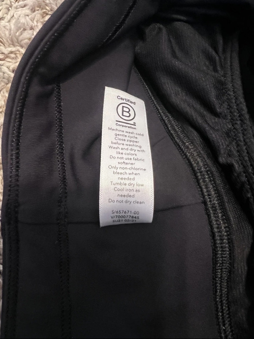 Athleta Black Run With It 4.5” Shorts Active Running Hiking Trail Gorp Women’s - Picture 7 of 8